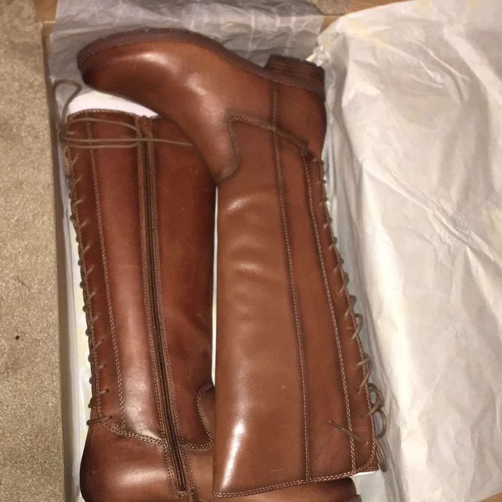 Beautiful, never worn boots